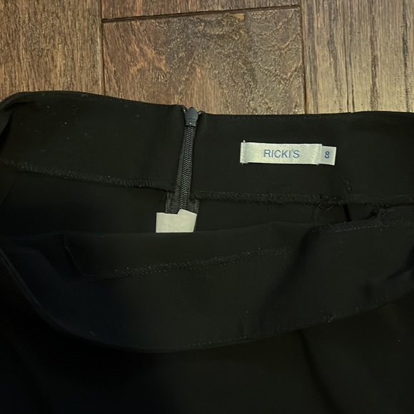 High waisted black skirt - Picture 3 of 3